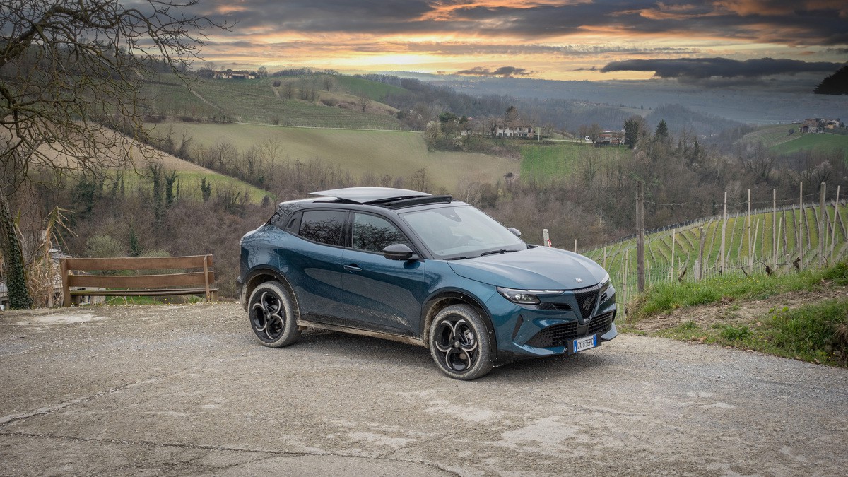 Alfa Romeo Junior Ibrida Q4