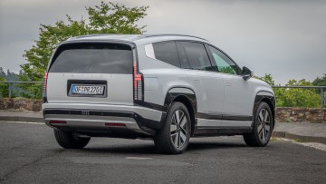 Heckansicht stehend des Hyundai Ioniq 9