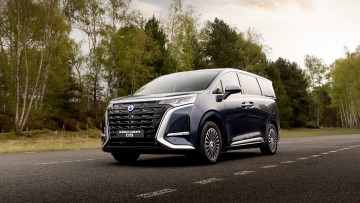 Mit dem D9 greift BYDs Premiummarke Denza etablierte Luxus-Vans direkt an.