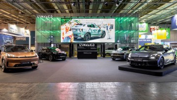 Lynk & Co präsentiert auf dem Pariser Autosalon seine aktuelle Modellpalette