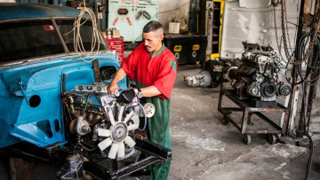 Automechaniker auf Kuba: Meister zwischen Mangel, Improvisation und Mango-Bäumen