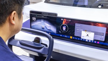 Forvia entwickelt Gesichtserkennung und Iris-Scan.