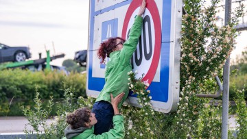 Greenpeace_Aktion_Tempo_100_Benjamin Westhoff_dpa_89882973