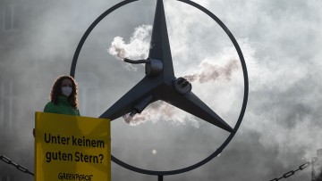 Greenpeace; Demonstration; Mercedes-Benz; Daimler; Protest