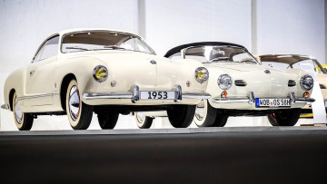 Verschiedene Karmann Ghia Modelle in der Automobilsammlung von Volkswagen. Am 14. Juli 1955 wurde der Karmann Ghia der Öffentlichkeit vorgestellt.