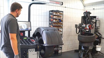 Reifenmontiermaschine Hunter TCR1 Revolution im Einsatz