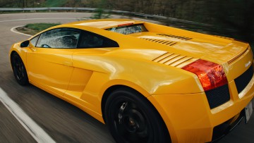  Lamborghini Gallardo (2004) vs. Lamborghini Revuelto