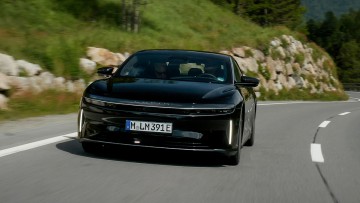  Elektroauto hat nach Herstellerangaben eine Fahrtstrecke von 1205 Kilometern mit nur einer Ladung geschafft und sich damit einen Eintrag im Guinness Buch der Rekorde gesichert.