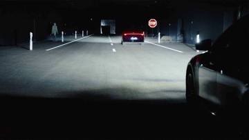 Mercedes_Benz_Lichtkanal_HD
