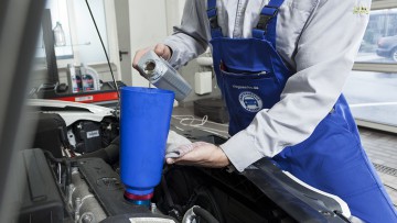 Ölwechsel; Ölgeschäft; Werkstatt; Service; Inspektion; Öl; Nachfüll-Öl; Ölhersteller; Schmierstoffe; Schmierstoff-Hersteller; Aftersales; Ölmarke