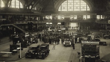 Erstmals gezeigt wurde die Frankfurter Lichtsignalanlage im April 1926 auf der "Verkehrsregelungsschau".
