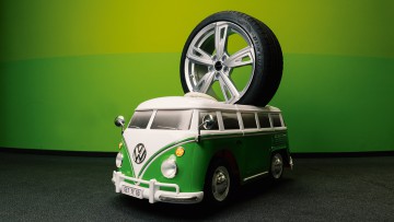 Grüner VW Bulli von GETTYGO als Modellauto