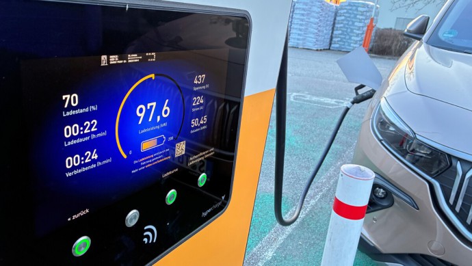 Ladeleistung des Togg T10X auf einem Display ablesbar