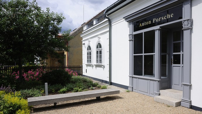 150 Jahre Ferdinand Porsche Tschechien, Vratislavice Nad Nisou: Am 3. September 1875 wurde der Autokonstrukteur Ferdinand Porsche als Sohn des Klempners Anton Porsche im heute tschechischen Vratislavice nad Nisou geboren. Die VW-Tochter Skoda hat das Geburtshaus nach Originalplänen