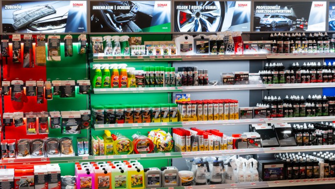 Sortiment von Sonax im Regal