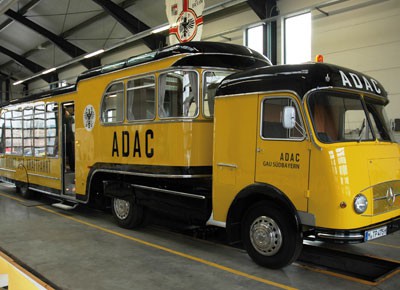 Restaurierte ADAC-Zugmaschine von 1962