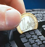 Winterreifen sollten vier Millimeter Restprofil haben Reifen-Tipp