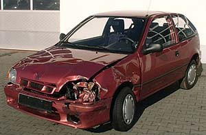 Schadenregulierung: Versicherungen unterstützen Automobilwirtschaft Unfallauto