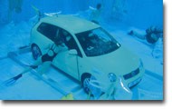Tag der offenen Tür im VW-Museum VW Polo im Schwimmbecken