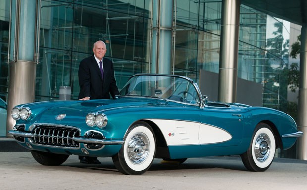 Dan Akerson, GF von GM, und sein zu versteigernder Chvrolet Corvette von 1958