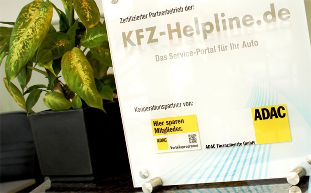 Coparts KFZ-Helpline_Aufsteller