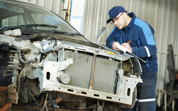 Unfall Reparatur Werkstatt Gutachten Schadensteuerung