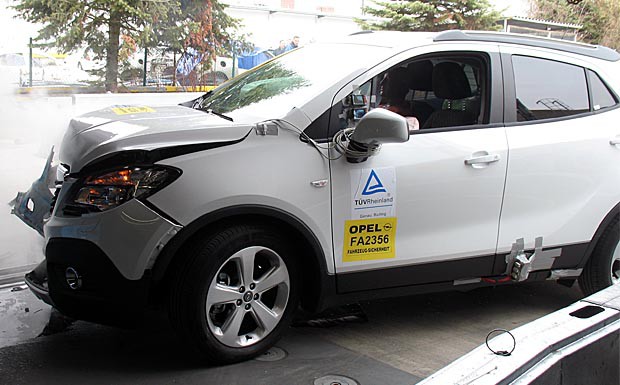 Opel-Crashtest zum Kaeltemittel R1234yf
