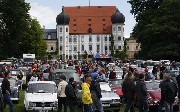 Bavaria Historic: Gleichmäßigkeitsfahrten durchs Alpenvorland Bavaria Classic Schloss Maxlrain