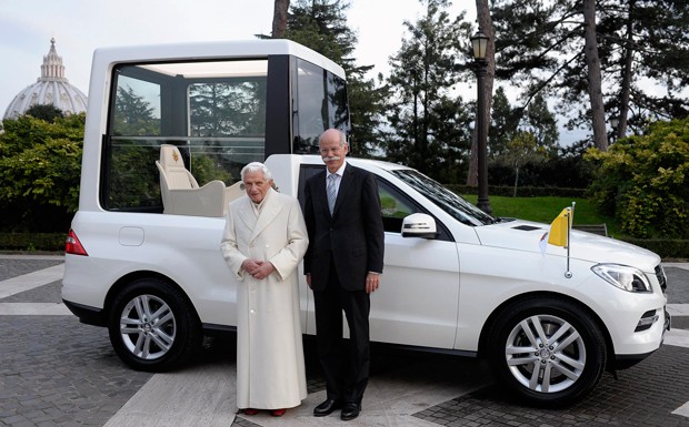 papamobil_papst_zetsche