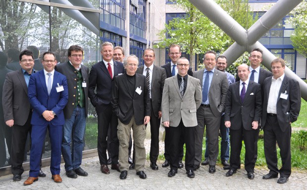 V.r.: Peter Hellwich (Fuhrparkberater), René Roeder (Easy Auto Service), Jörg Brand (Fleetcar+Service Community), Andreas Dünkelmeyer (Chefredakteur Autoflotte), Werner Söcker (B&K GmbH), Manfred Koller (ATU), Nils Schlünzen (BMW), Ralph M. Meunzel (Chefr