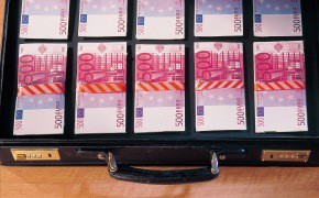 Prozess: Ex-MAN-Manager gesteht Bestechung Geldkoffer