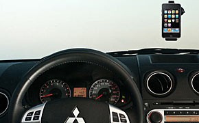 ADAC-Test: Navi-Smartphones gegen Navigationsgeräte Mitsubishi Colt Sondermodell mit iPod-Navi
