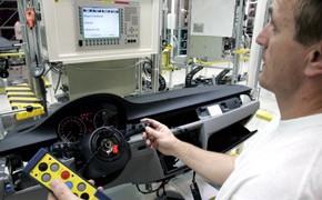 Zulieferer: Faurecia übernimmt Plastal Faurecia Werk Leipzig