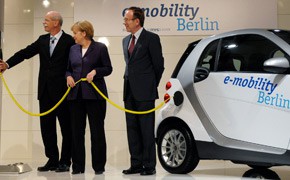 Auftakt für "E-Mobility": Daimler und RWE starten Elektroauto-Projekt E Mobility Startschuss