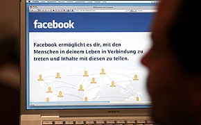 Soziale Online-Netzwerke: TÜV Rheinland warnt vor zuviel Freizügigkeit