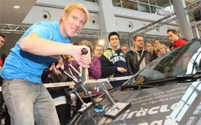 IHM-Auftritt: Moderator verbeult Lamborghini Simon Gosejohann