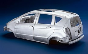 Aktuelles Heft: Wie geht Daimler mit Rost um? Vollverzinkte Mercedes Karosserie