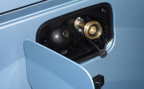 LPG-Varianten: Neue Flüssiggasmodelle bei Renault und Mitsubishi Renault Kangoo LPG Tankstutzen
