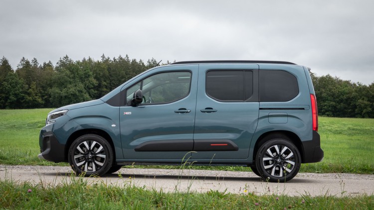 Citroen Berlingo HDi130 stehend von der Seite fotografiert