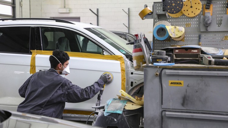 Viele Autofahrer sparen an der Reparatur