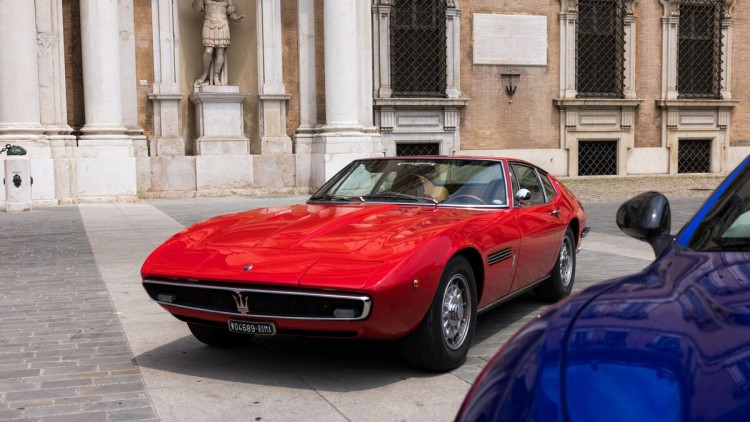 Attacke gegen Miura und Ferrari 275 GTB/4 – Der von Giorgetto Giugiaro gezeichnete Maserati Ghibli startete 1967