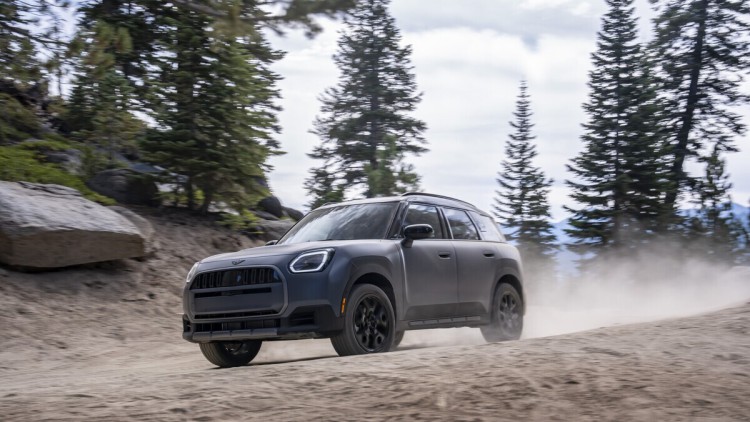 Für jene, denen der Mini Countryman nicht genug nach Abenteuer aussieht, bietet die britische BMW-Tochter ab Anfang 2027 die "Untamed Edition" an.