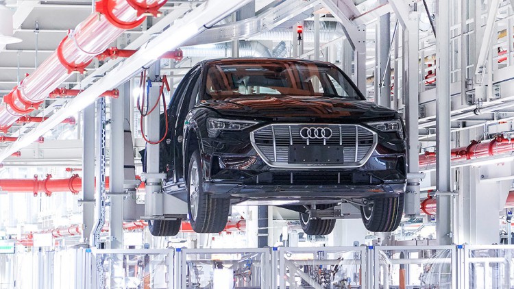 Brandgefahr beim Audi e-tron: Neues Elektro-SUV muss in die Werkstatt