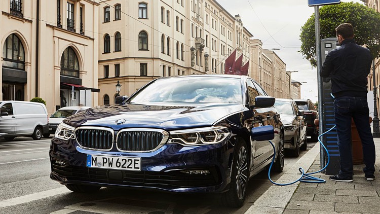 BMW Plug-in-Hybride mit mehr E-Reichweite: Mehr Platz für Energie