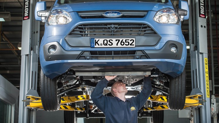 Zeitwertgerechte Reparatur: Blaue Pakete von Ford Ford Transit
