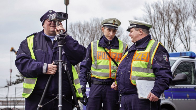 Polizei-Kontrolle-Tempoverstoss-Blitzer