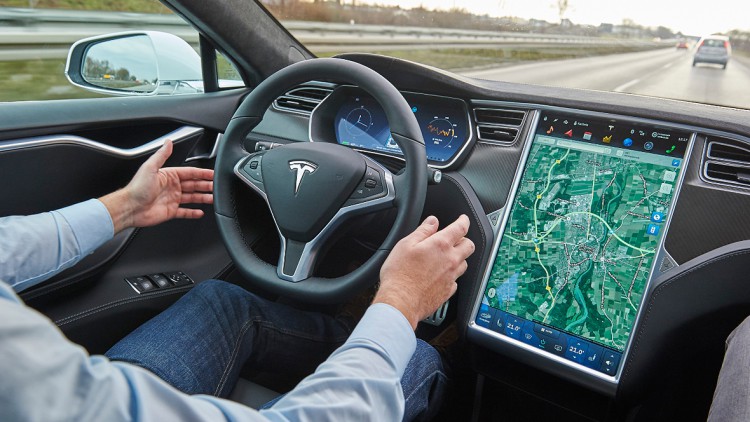"Autopilot"-Werbung: Unterlassungsklage gegen Tesla
