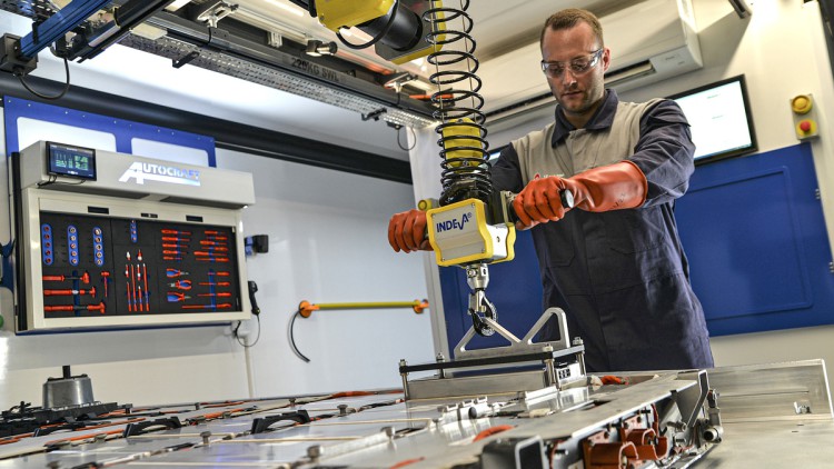 Autocraft Revive: Batteriereparatur statt Recycling