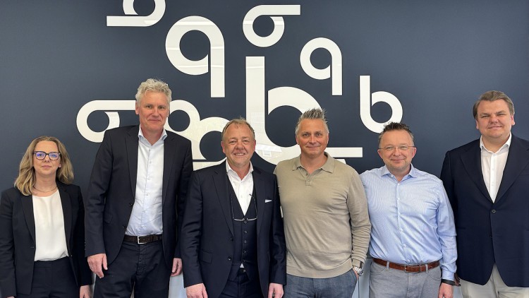 V. li.: Anna-Lena Betzemeier, Christoph Reuter (MCE), Marco Christ (MCE), Björn Hippmann (Midata) und Maximilian Betzemeier