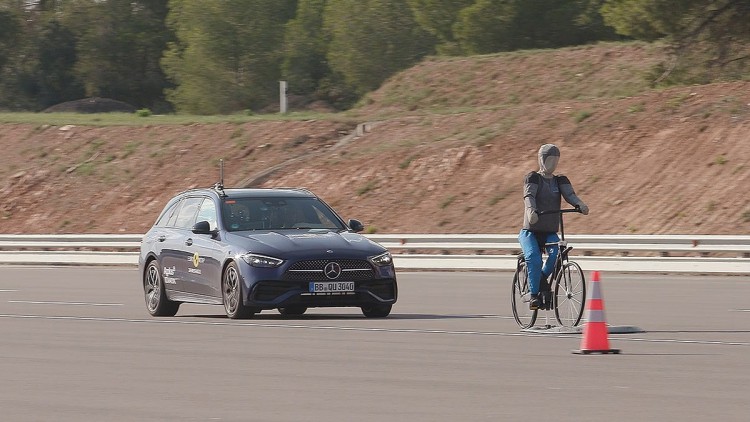 Euro NCAP testet neue Autos auch auf die Funktionsweise der Assistenzsysteme